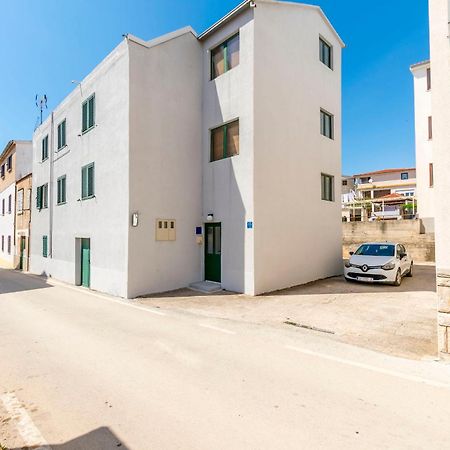 Apartment Jelena Примоштен Экстерьер фото